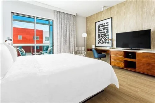 غرفة بسرير مزدوج، Hampton Inn & Suites Santa Monica 1/1