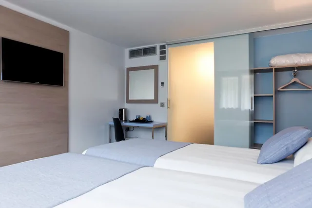 غرفة بسريرين منفصلين، KYRIAD LYON SUD - SAINTE FOY 2/8