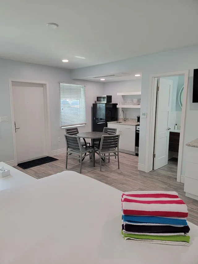 Studio, Murphy Bed, Queen Bed، Silver Surf Gulf Beach Resort 3/5