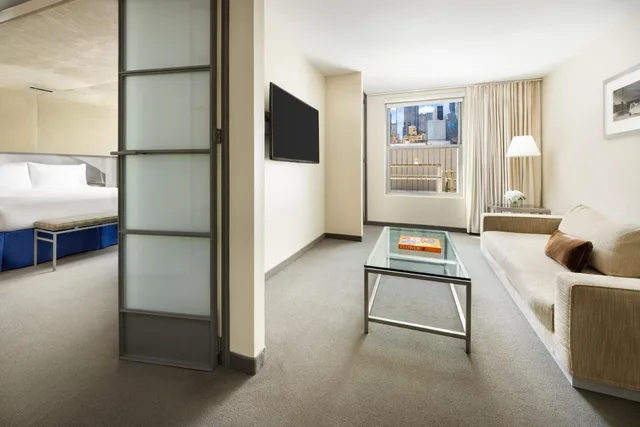 جناح بسرير كوين، The Shoreham Hotel 5/8
