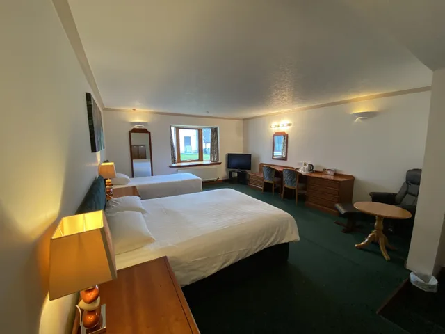 غرفة عائلية بسرير كوين وسرير فردي، The Priory Hotel 4/8