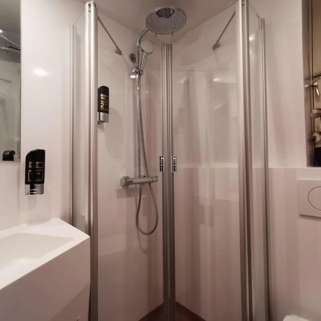 غرفة بسريرين منفصلين بحمام خاص، Hotel Mevlana 7/7