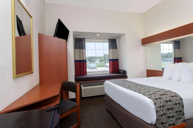 غرفة بسرير كوين، Microtel Inn & Suites By Wyndham Lady Lake/The Villages 1/4