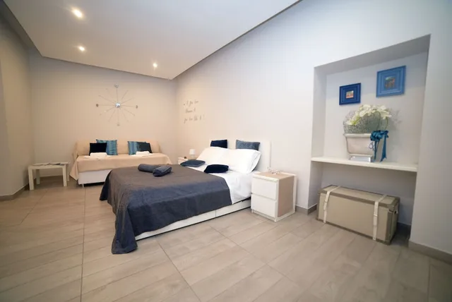 Design, Triple, 1 Queen and 1 Single Bed، B&amp;B Lamezia Terme 3/4