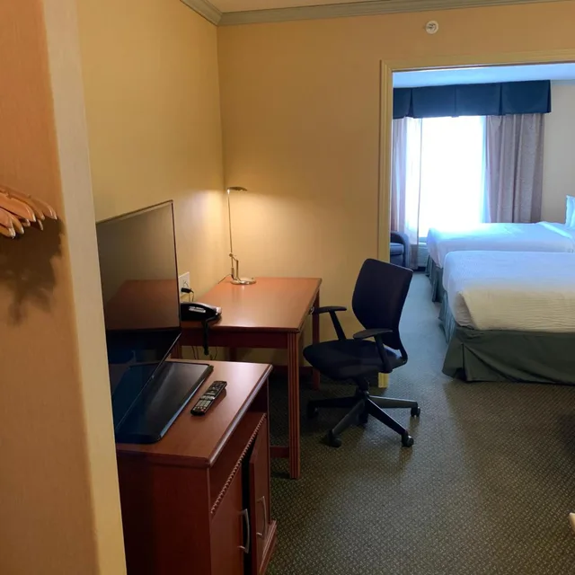 جناح بسرير كوين، Merit Hotel And Suites 4/10