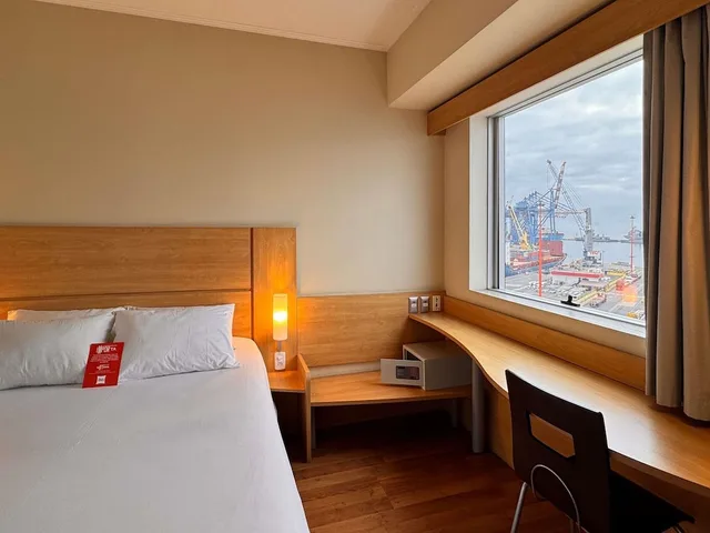 غرفة بسرير كوين بإطلالة على البحر، Ibis Valparaiso 5/10