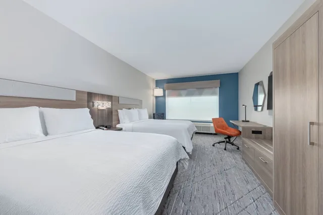 غرفة قياسية بسرير كوين، Holiday Inn Express Suites Beeville 1/10