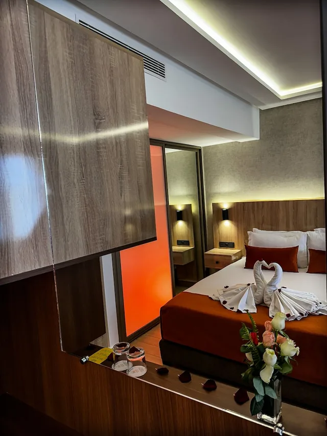 غرفة كومفورت بسريرين منفصلين وسرير كوين بإطلالة على المدينة مع أريكة، Argana Hotel 1/3