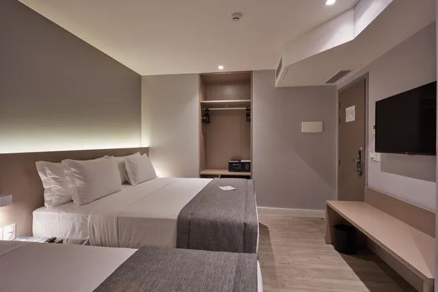 غرفة قياسية رباعية، Flix Hotel 1/3
