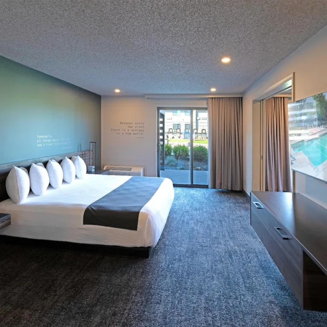 جناح، Ruby River Hotel 2/9