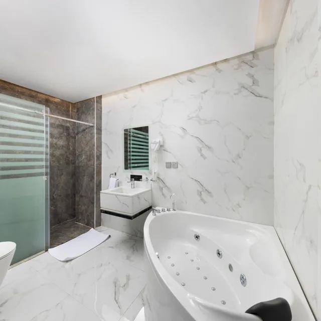 جناح جونيور، فندق لكجري نايت(Luxury Night Hotel) 8/10