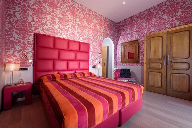 غرفة كلاسيكية بسريرين منفصلين بإطلالة جزئية على البحر، Palazzo Ferraioli 4/8
