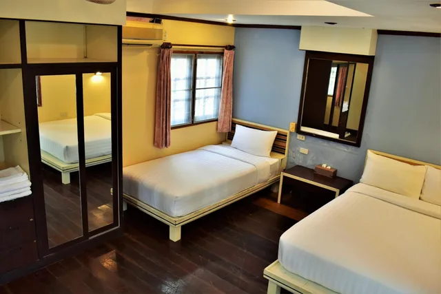 بنغل بسرير مزدوج وسرير فردي، Sairee Hut Resort Koh Tao 1/3