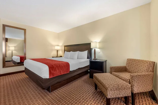 غرفة بسرير كينج، Comfort Inn & Suites Warsaw near US-30 2/2