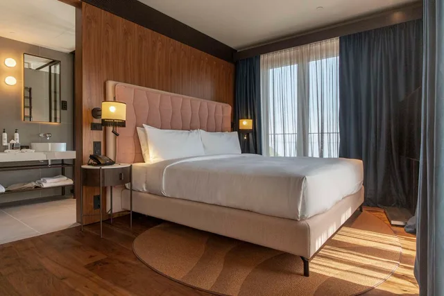 غرفة ركنية بسرير كينج بإطلالة على البحر، Keight Hotel Opatija, Curio Collection by Hilton 6/10