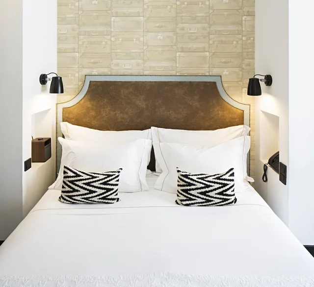 Mini, Deluxe, King Bed, Square View، Almalusa Baixa Chiado 4/9