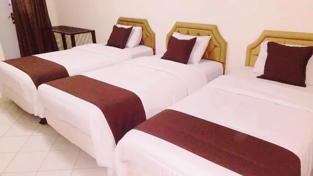 غرفة ديلوكس ثلاثية بثلاثة أسرّة، Hotel Ciloto Indah Permai 1/1