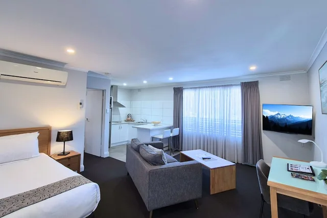 Superior, Apartment, 1 Queen and 1 Single Bed, Fawkner Suites Serviced Apartments 4/5