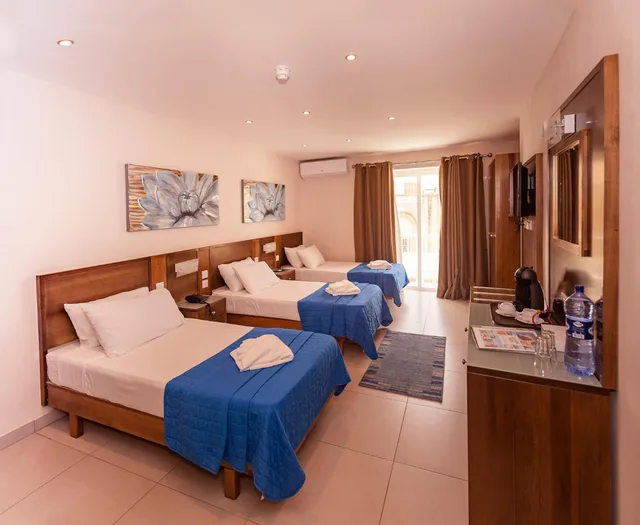 غرفة ديلوكس بسريرين منفصلين، CERVIOLA HOTEL 1/6