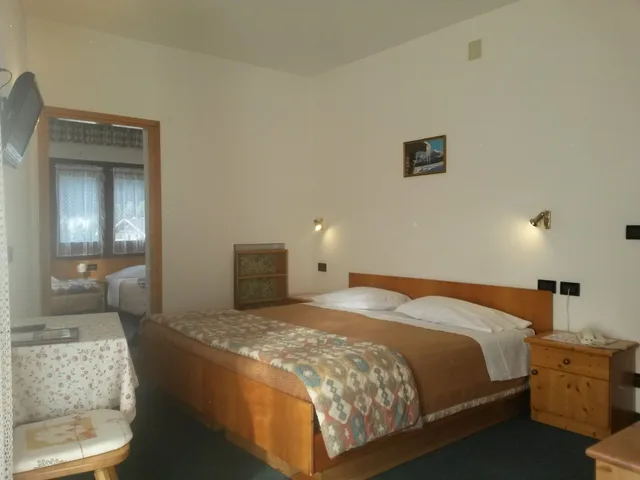 غرفة رباعية بسرير كوين وسريرين منفصلين، Hotel Oswald 4/7