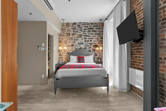 غرفة ديلوكس بسرير كوين، Auberge Place D Armes 8/10