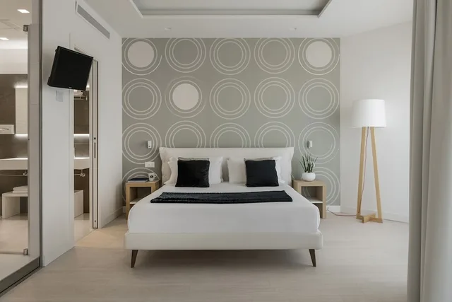 جناح، Hotel Delle Rose 1/9
