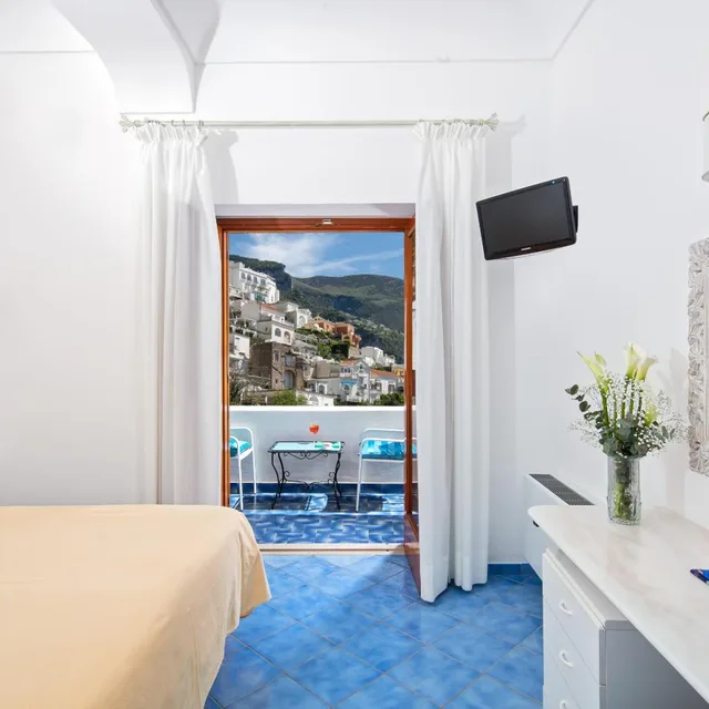 Classic, Triple, Partial Sea View, Hotel Vittoria Positano 1/4