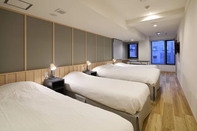 غرفة كومفورت بسرير مزدوج وسريرين منفصلين مع سرير سحّاب إضافي، Shinjuku City Hotel N U T S 3/6
