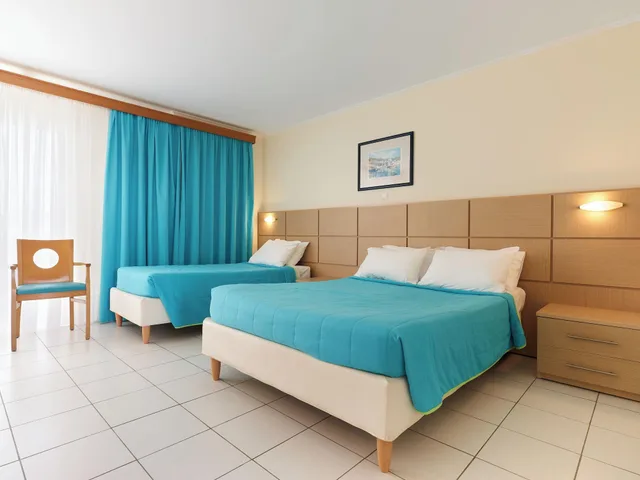غرفة سوبيريور ثلاثية، Kinetta Beach Resort Spa 1/3