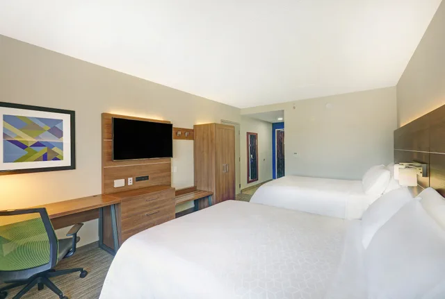 جناح بسريرين كوين، Holiday Inn Express Hotel Suites Woodstock South 2/5