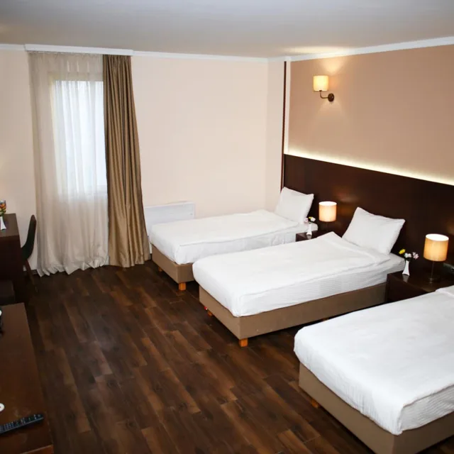 غرفة ثلاثية بإطلالة على المدينة، Corner Inn 9/10