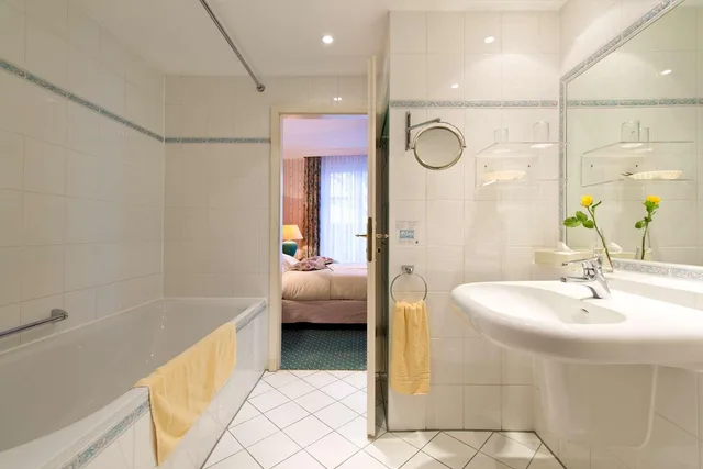 جناح جونيور، TOP Hotel am Schlosspark 1/1