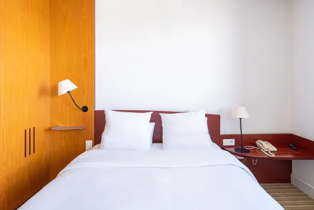 غرفة كومفورت رباعية بسرير مزدوج وسريرين منفصلين، B&B Hotel Calais Terminal Cite Europe 4 etoiles 4/5