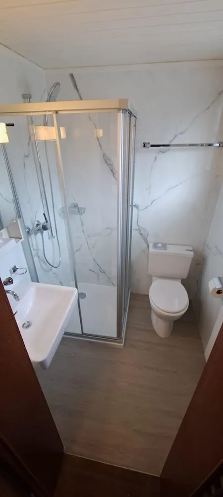 غرفة أساسية بسرير مزدوج بإطلالة على المدينة، Hotel Beausite Beatenberg 4/4