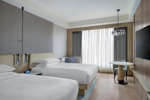 Club, King Bed, Hill View، Navi Mumbai Marriott Hotel 1/9