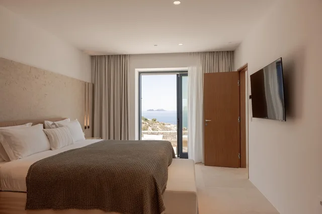1 Bedroom, Suite, King Bed, Sofa, with Pool، Cali Mykonos 1/9