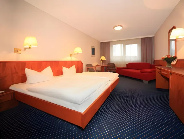 غرفة رباعية بسرير مزدوج مع أريكة، Seegarten Hotel 1/1
