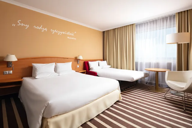 غرفة بسرير كوين، Novotel Poznan Centrum 3/7