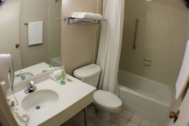 Room, 2 Double Beds, Extra Beds, Pool View، The Garden Inn 2/2