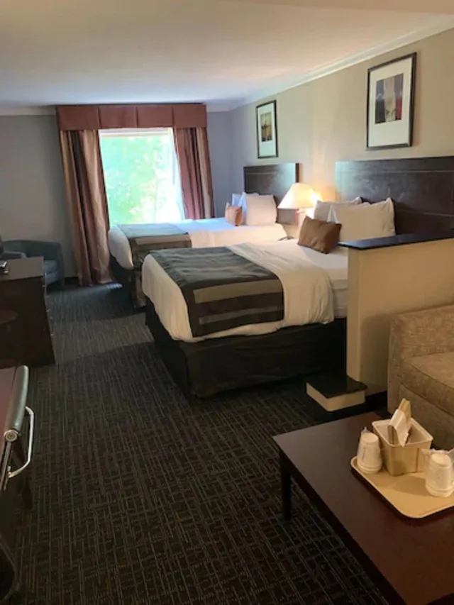 غرفة بسريرين كوين مع أريكة، Wingate by Wyndham Athens Near Downtown 4/9