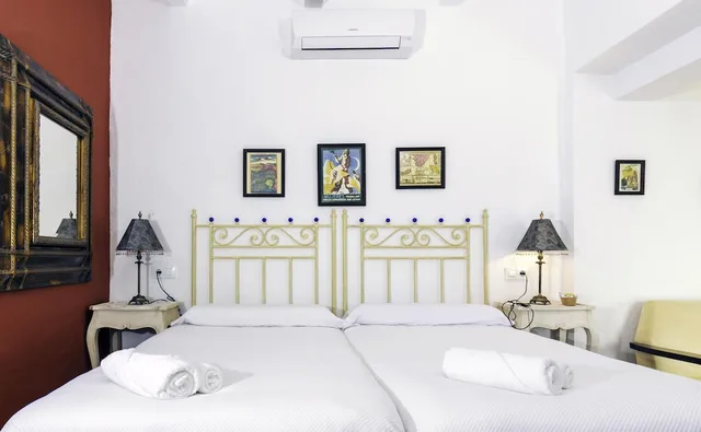 Room, Double Bed, Utopia 1/10