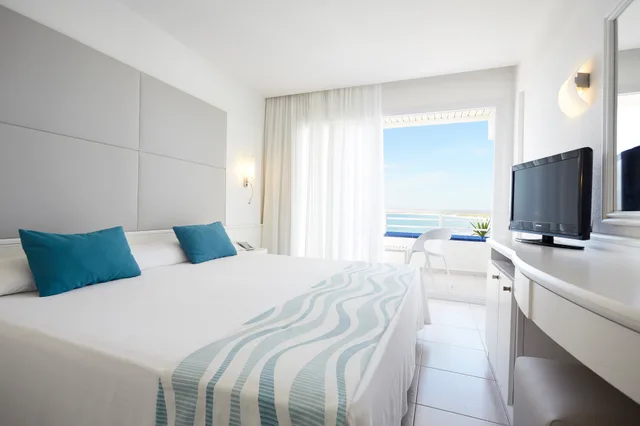 غرفة سوبيريور بسرير مزدوج بإطلالة على البحر، Insotel Club Formentera Playa 2/4