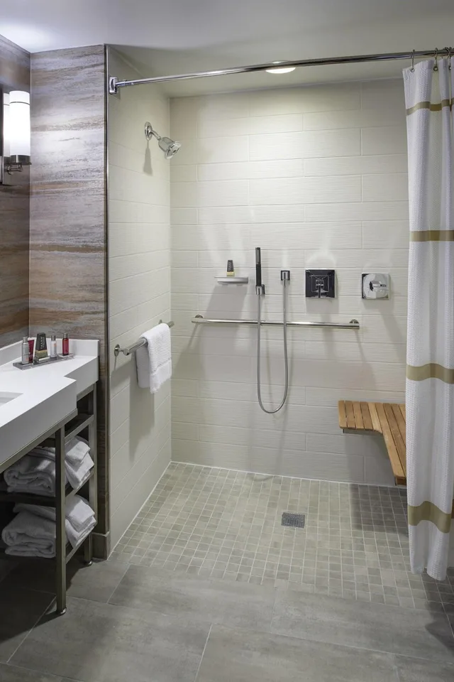 غرفة كلوب بسرير مزدوج، Auburn Hills Marriott Pontiac 2/3