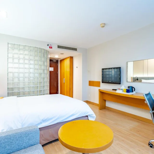 غرفة قياسية بسرير كينج وسرير كوين، HOLIDAY INN EXPRESS SHANGHAI JINQIAO CENTRAL 6/10