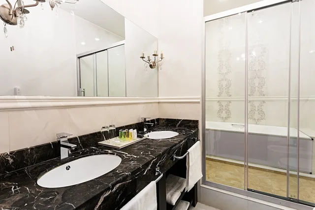 Ambassador, Suite, Double Bed، Ambassador Hotel 1/1
