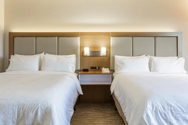 غرفة بسرير كوين لذوي الإعاقة، Holiday Inn Express Rockford Loves Park 1/9