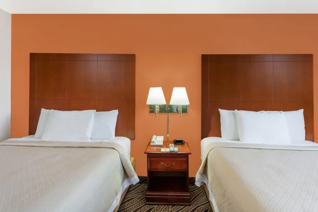 غرفة بسريرين كوين، Days Inn By Wyndham Dyersburg 4/8