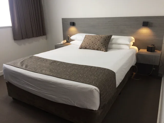 Motel, Queen Bed، The Bridge 3/7