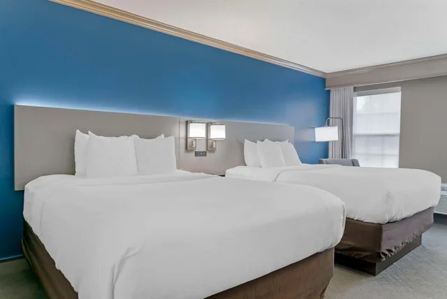 غرفة بسريرين كوين في الطابق الأرضي، Comfort Inn Plainwell, MI 2/4