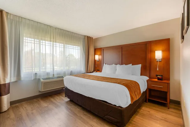 Suite, King and Queen Bed, Comfort Inn & Suites Milford DE 1/7